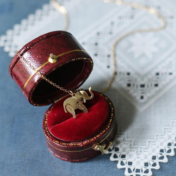 LUCKY ELEPHANT MOVABLE NECKLACE