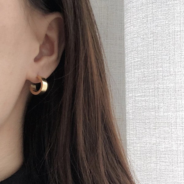 MINIMALIST HOOPS EARRING